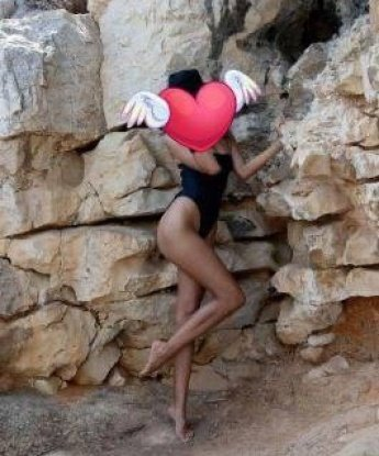 Страстная брюнетка с обворожительной улыбкой жаждет встречи с тобой. Расслабься и отдохни в моих нежных объятиях. Ублажу тебя до небес! 13031, 26 лет