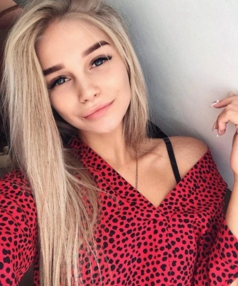 Молодая, стройная и горячая красотка ждет встречи с состоятельным мужчиной. Гарантирую незабываемое удовольствие и полное погружение в мир страсти. 13413, 1999 лет